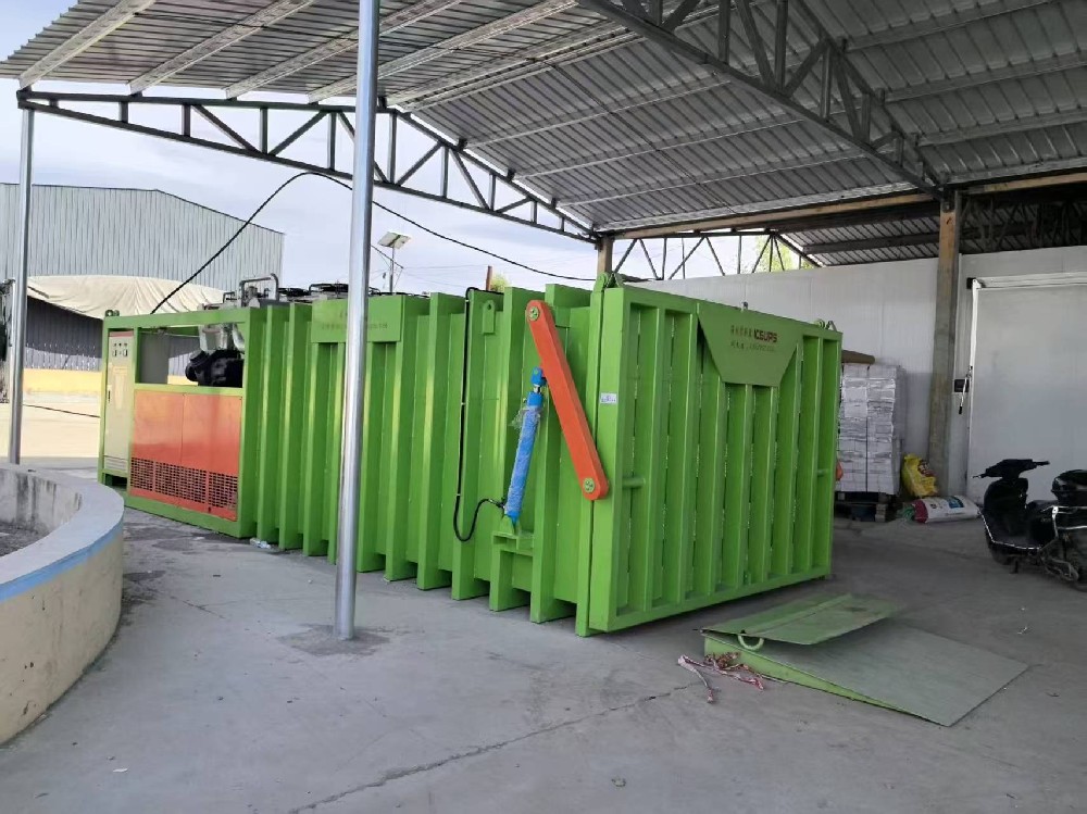 为什么客户都喜欢选择我们的真空预冷机？我们的高端市场占有率那么高？几组数据会让同行崩溃，让用户欣喜若狂得无法拒绝：双级降温技术让系统稳定得不知所措，丙二醇系统让鲜花、蔬菜等果蔬坏菜成为过去式，提升速度的同时，省电却成为常态，维护成本还大大降低。在利润薄得跟纸片一样的市场里，客户的算盘敲得比锣鼓还响，你抽一次时间超40分钟，别人只要25分钟左右就搞定，效率提升超三分之一，6卡板的设备你抽一次电费约63度，别人只要40度不到，省电省到你怀疑人生，你每年真空泵保养费用要好几千甚至过万，别人用的双级真空泵系统保养成本比你节省三分之一，你的设备用个3-5年后不是这里出问题就是那里有故障，有的甚至直接报废！别人的设备设计寿命就超过15年，兜了一圈后发现，原来我们的性价比高得离谱！